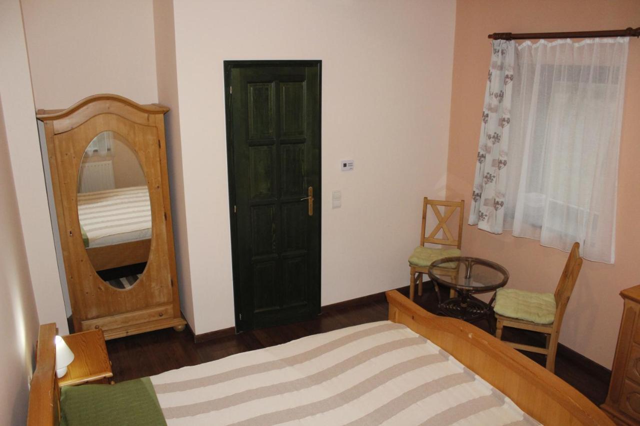 Hunor Lovastanya Hotel Kunbaracs Buitenkant foto