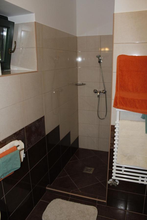 Hunor Lovastanya Hotel Kunbaracs Buitenkant foto
