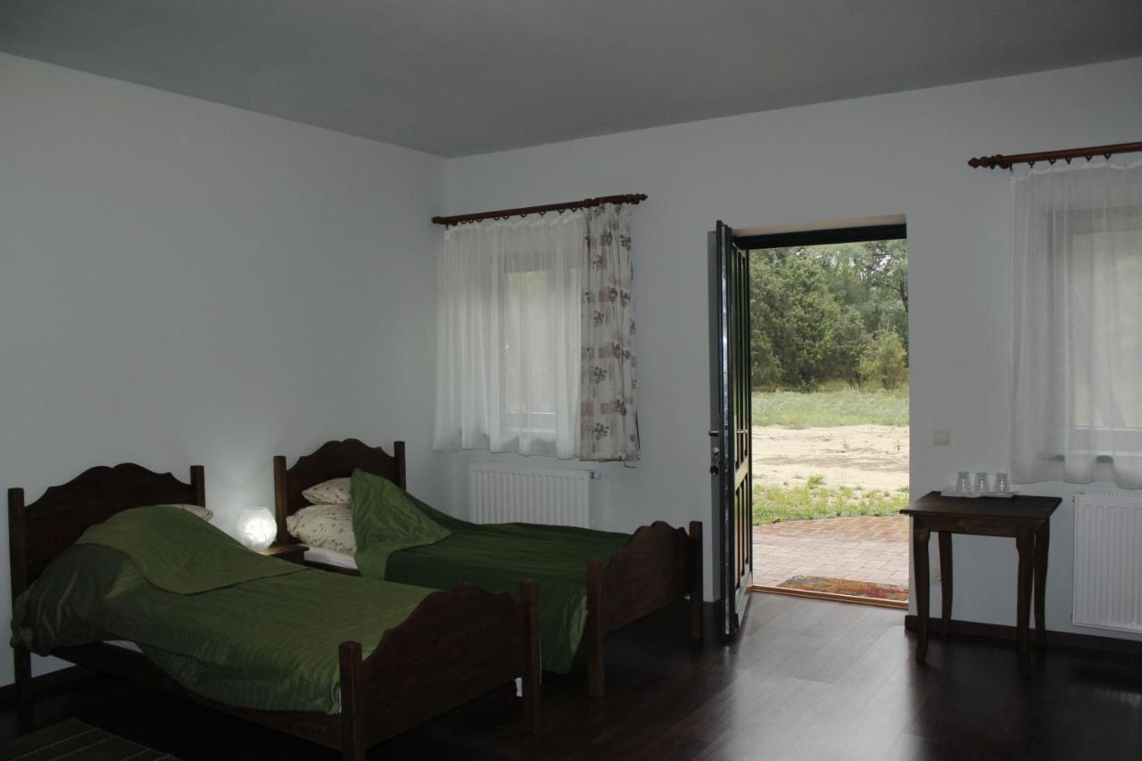 Hunor Lovastanya Hotel Kunbaracs Buitenkant foto