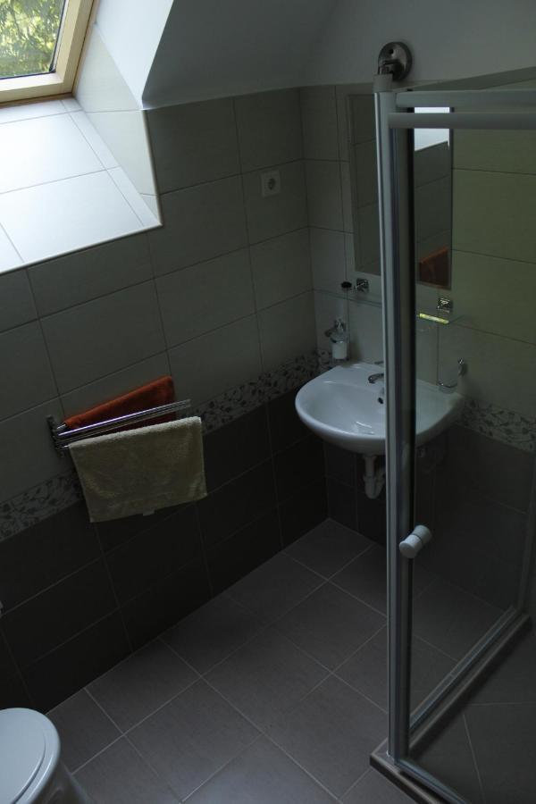 Hunor Lovastanya Hotel Kunbaracs Buitenkant foto