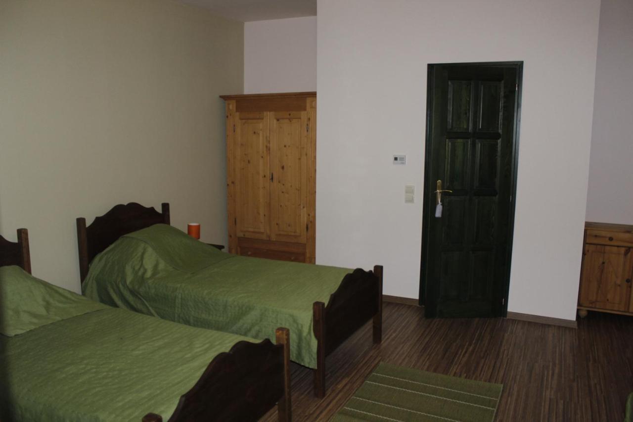 Hunor Lovastanya Hotel Kunbaracs Buitenkant foto