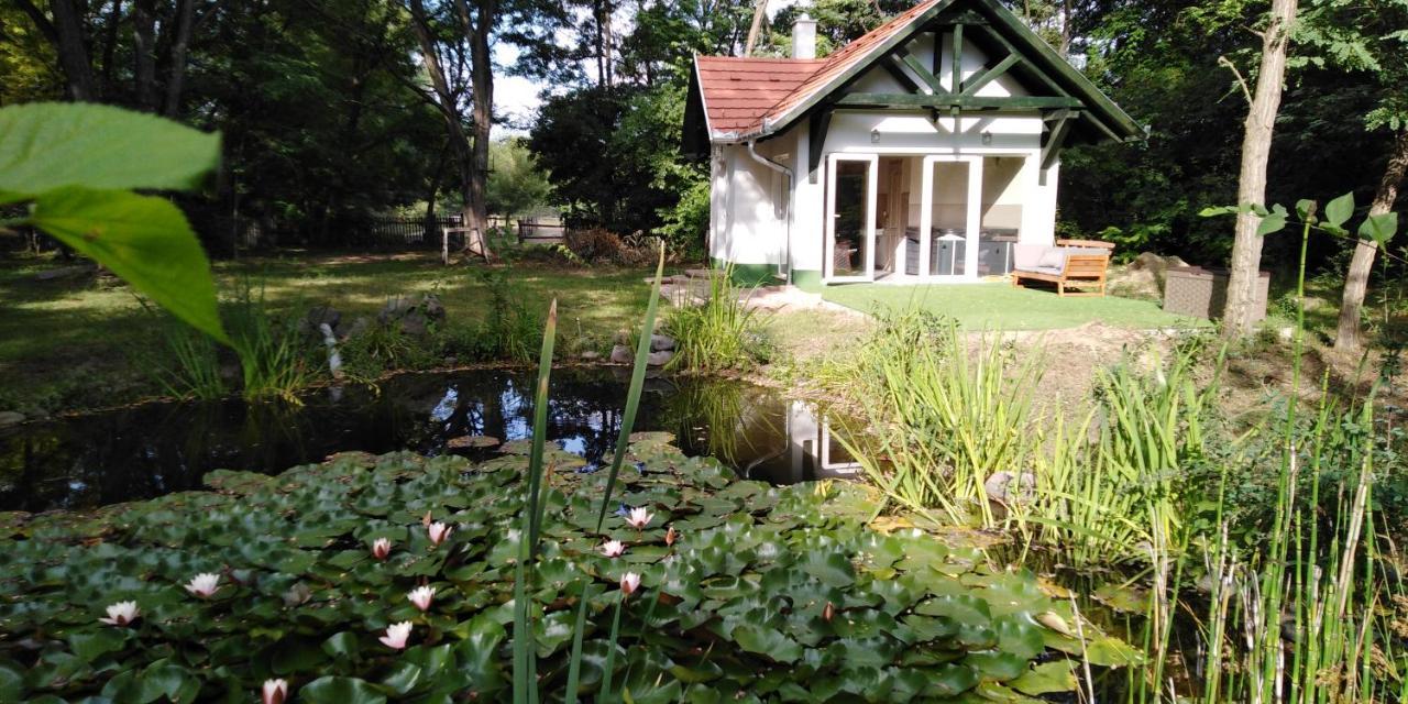 Hunor Lovastanya Hotel Kunbaracs Buitenkant foto