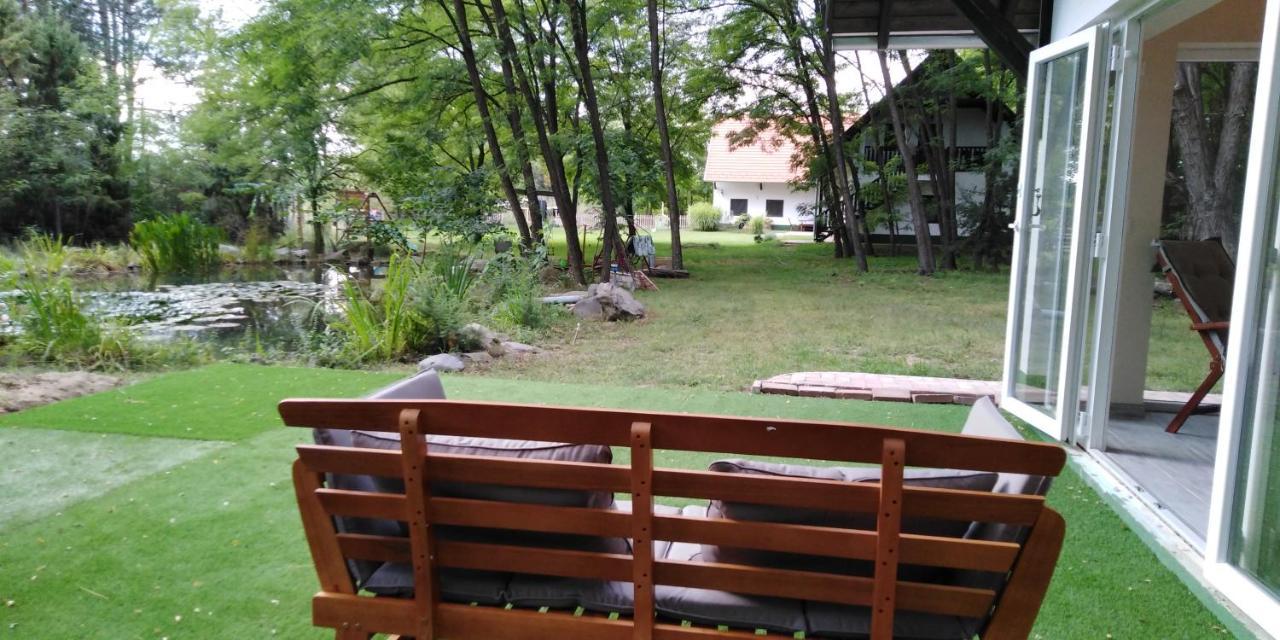 Hunor Lovastanya Hotel Kunbaracs Buitenkant foto